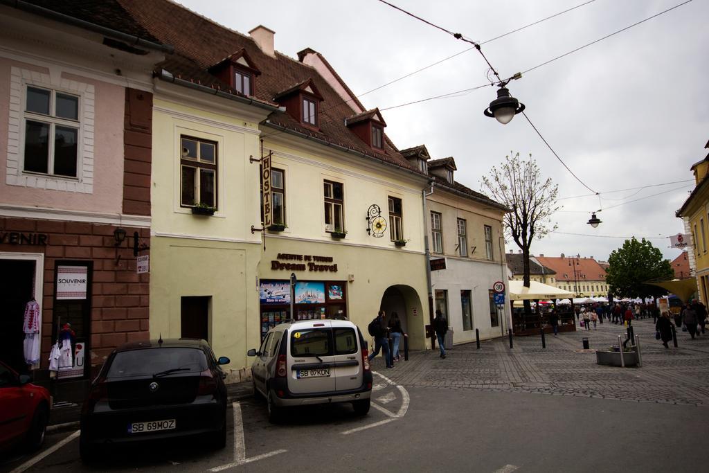 Hostel Pangeea Sibiu Exterior foto